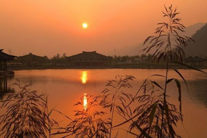 西湖情梦沐浴初阳