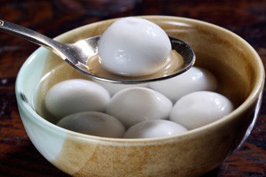 家庭佳节食品制作元宵汤圆与粽子