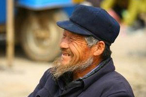 检察官说案伸向老人的黑手