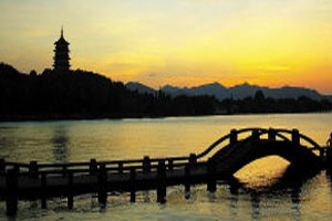 看世界如何读懂西湖