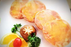 王幸福 PK 尼古拉（中）