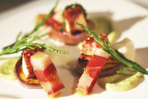 王萌 PK 拉里·格林伍德（中）