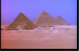 金字塔：石门背后的秘密