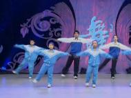 第九套广播体操_第四节 踢腿运动