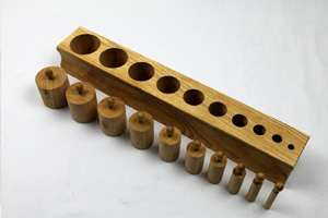 蒙台梭利插座圆柱体教学法