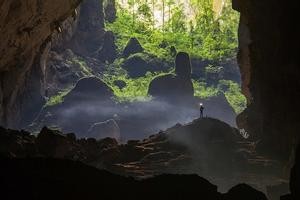 韩松洞的地图绘制与地下世界