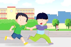 楼梯扶手当“滑梯”