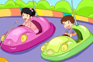 玩碰碰车要小心又呦